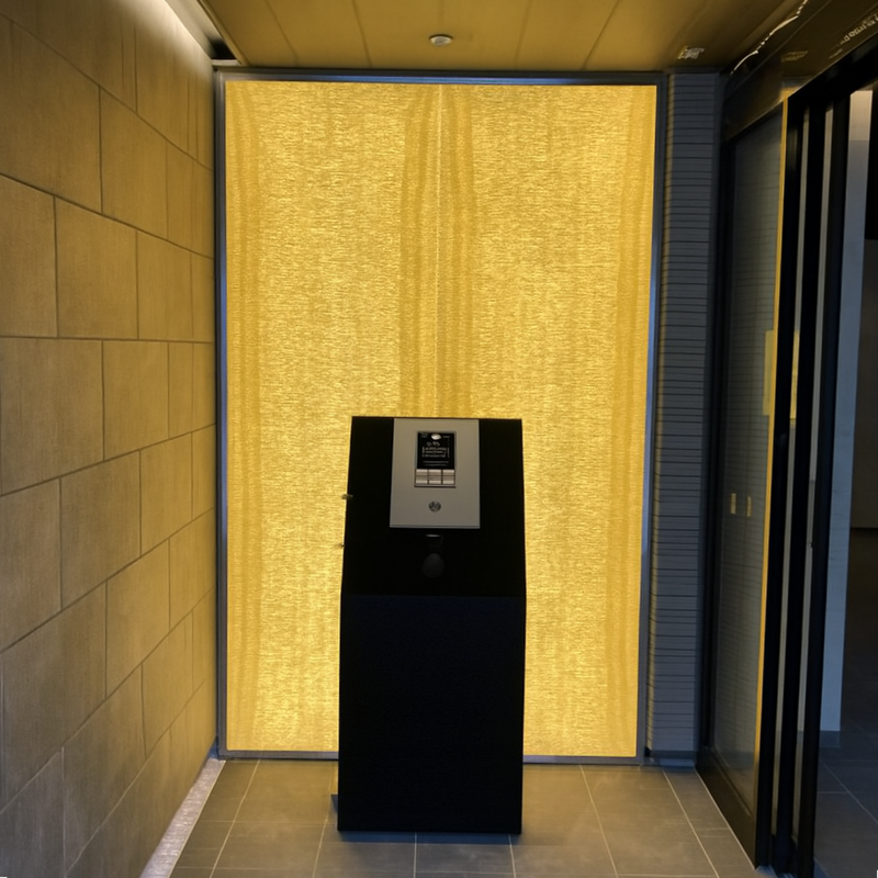 マンション・ホテルエントランスの光壁|ライト・ストーンパネル |光る大理石複合板でオニキス光壁・光床の加工・設計施工