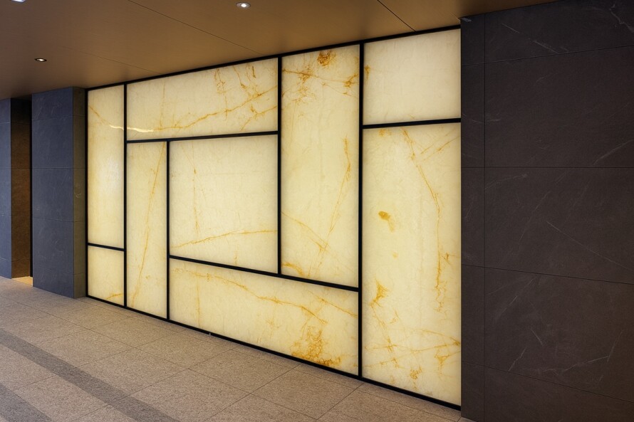 ホワイトオニキス　クレストフォルム光壁