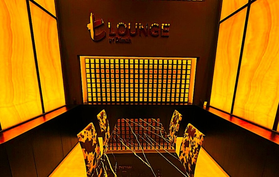 イエローオニキス光壁　t-lounge